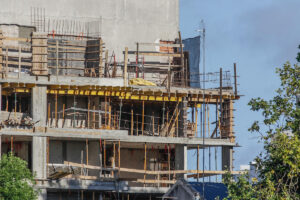 Un obrero de 24 años murió al caer desde altura en obra de Punta Carretas