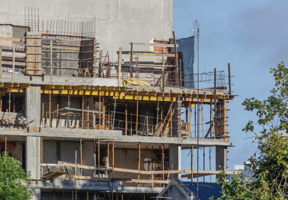 Un obrero de 24 años murió al caer desde altura en obra de Punta Carretas