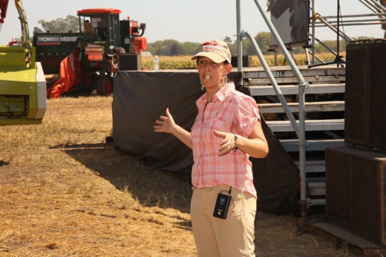 Adriana-en-Tecnodrono-Expoagro01