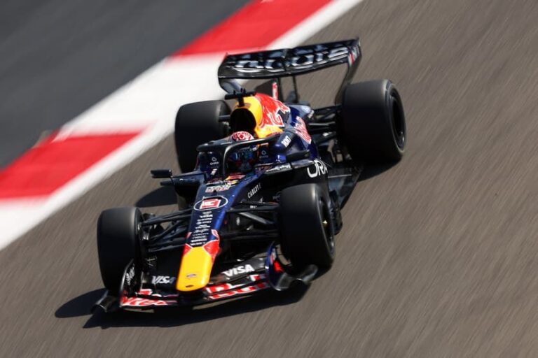 Max-Verstappen-Red-Bull-RB22-testes-pre-temporada-F1-2026-Bahrein-Foto-F1