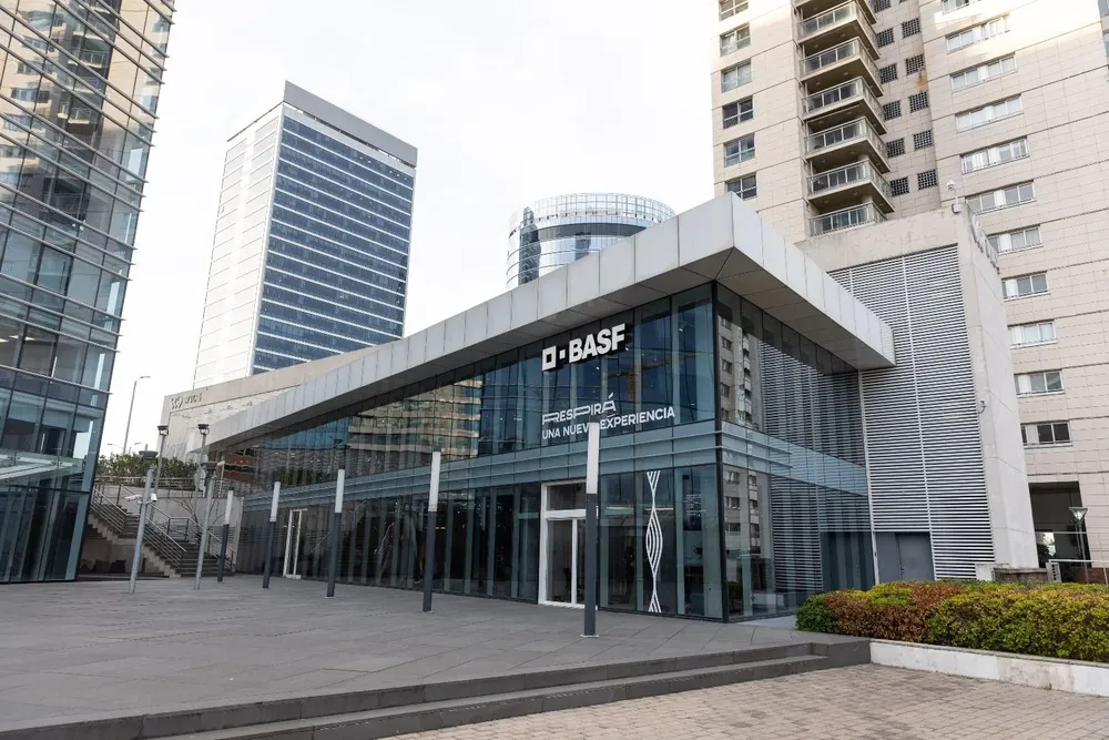 BASF detalló su proceso de reestructura que forma parte de un cambio global BASF detalló su proceso de reestructura que forma parte de un cambio global
