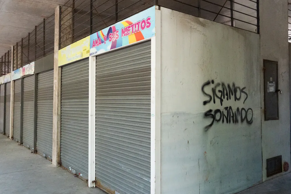 El mercado que costó US$ 2 millones está casi vacío y con locales cerrados