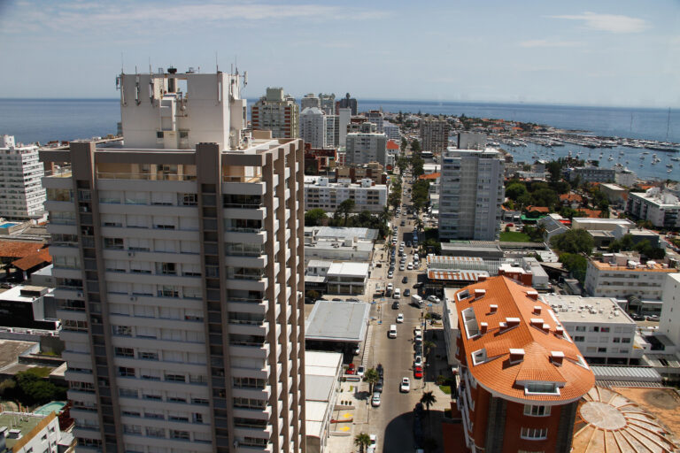 Desbarataron una banda que clonaba tarjetas para pagar hoteles