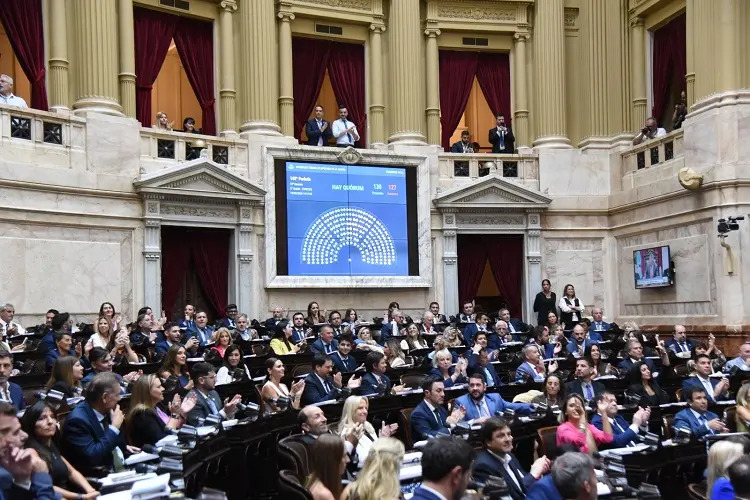 recinto-camara-de-diputados-sesion-reforma-laboral-2