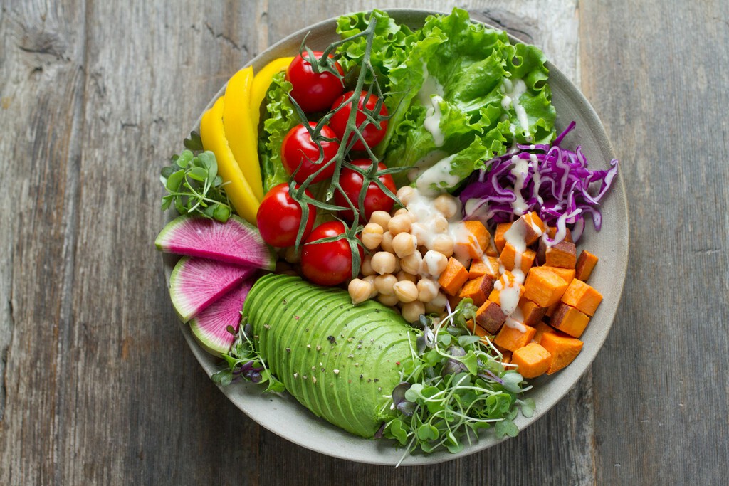 Pensábamos que el gran reto del veganismo era la vitamina B12. Un estudio apunta a que son las relaciones sociales