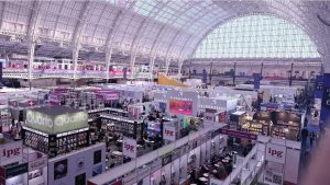 Centro de Língua Árabe de Abu Dhabi participa da Feira do Livro de Londres de 2026