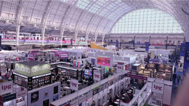 Centro de Língua Árabe de Abu Dhabi participa da Feira do Livro de Londres de 2026