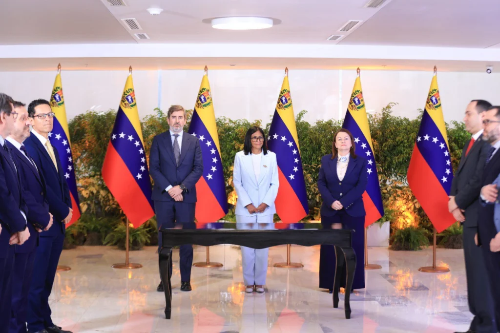 Venezuela firma convenio con Repsol y Eni fortaleciendo el proyecto gasífero Cardón IV Venezuela firma convenio con Repsol y Eni fortaleciendo el proyecto gasífero Cardón IV