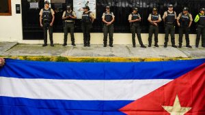 Llegan a Cuba los diplomáticos expulsados por Ecuador