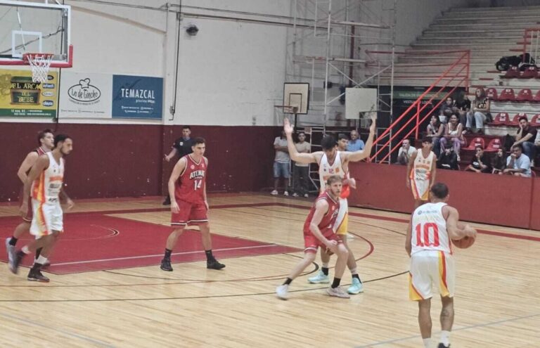 Belgrano peleó hasta el final pero cayó en su debut ante Atenas en La Plata