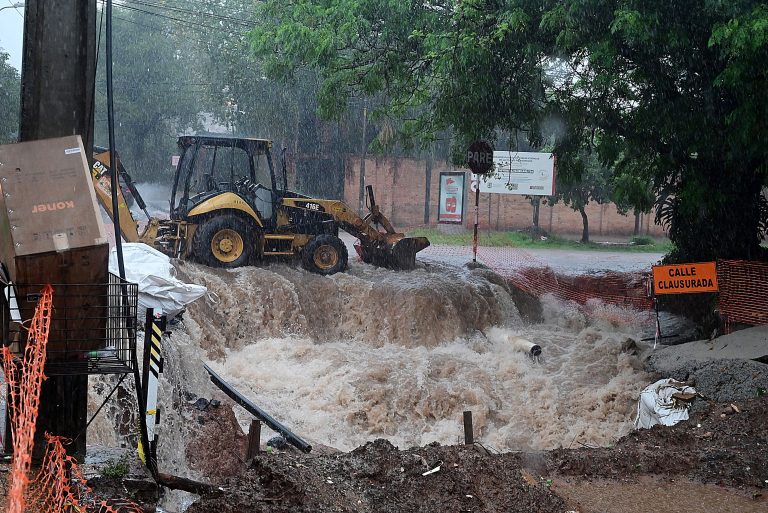 Basuras y raudales en Asunción: Bello propone endurecer sanciones por vertederos clandestinos
