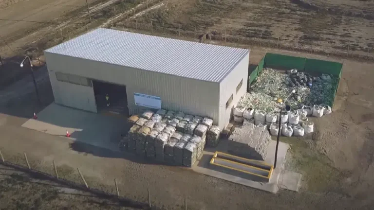 Junín Punto Limpio: la planta de Mendoza que convierte plásticos en viviendas sustentables y materiales duraderos