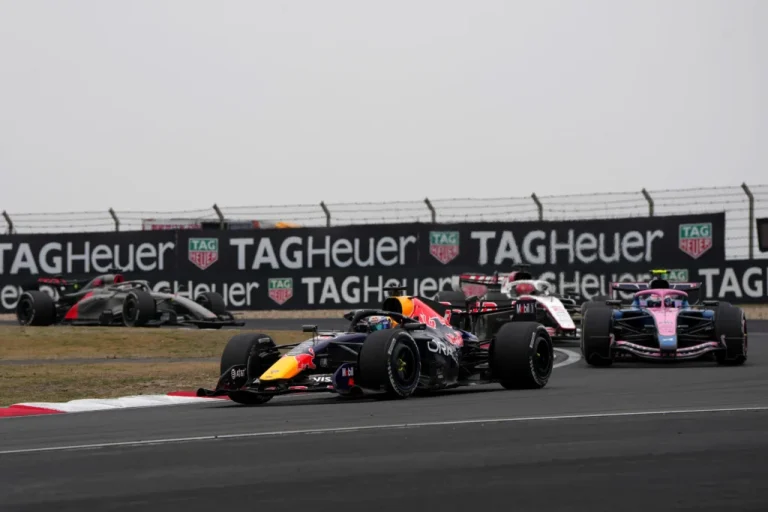 Verstappen se queja de problemas de Red Bull tras abandono en China