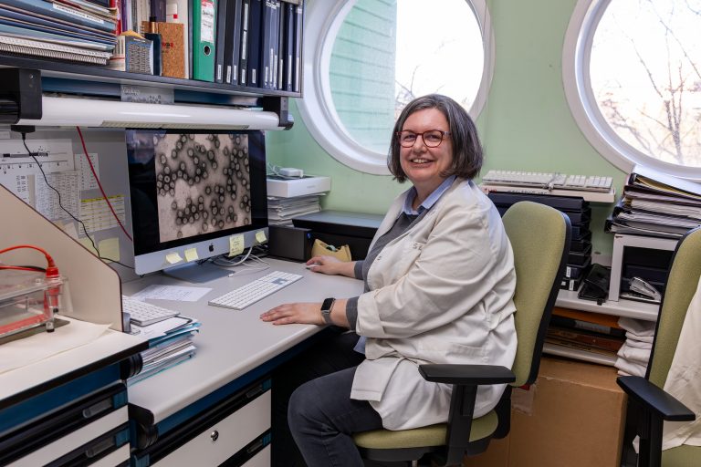 El 60 % de los pacientes críticos de covid tienen virus en el pulmón cuando se les intuba