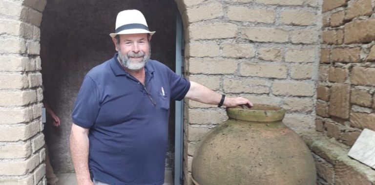 Los abuelos de Eduardo Garcés llegaron de España sin nada y armaron una finca que sus nietos ahora no logran sostener: “Los viñateros vamos a desaparecer, nos pagan los mismo hace 4 años y la juventud no quiere seguir”, dice