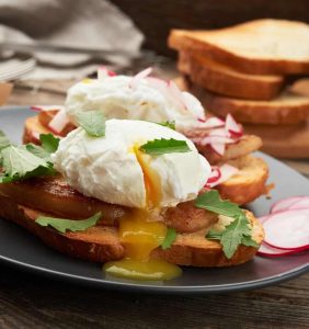 Cómo Cocer Huevos en el Microondas: el método más  rápido y efectivo