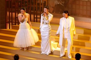 Cantantes de HUNTR/X ofrecen impresionante interpretación de ‘Golden’ en los Oscars