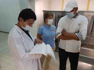 Seguridad alimentaria en hoteles: el modelo HACCP que implementa Decameron para proteger a miles de huéspedes