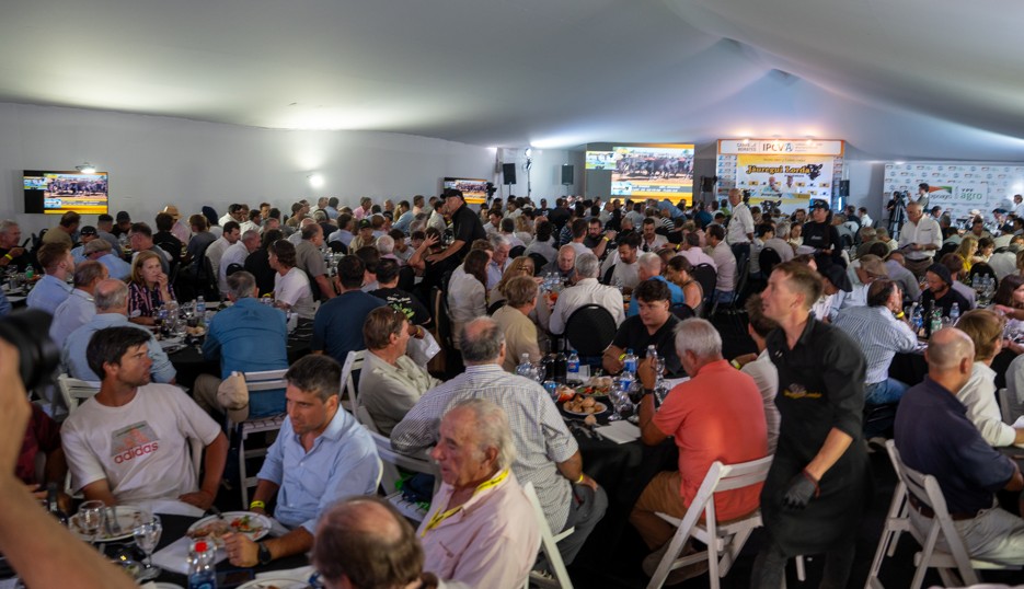 “Hay señales de retención y los terneros salen más pesados”, dijo Joaquín Jauregui Lorda, titular de la consignataria que cerró Expoagro rematando 27.000 animales