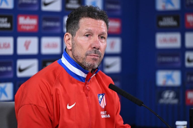Simeone y un medio campo por recomponer contra el Barcelona