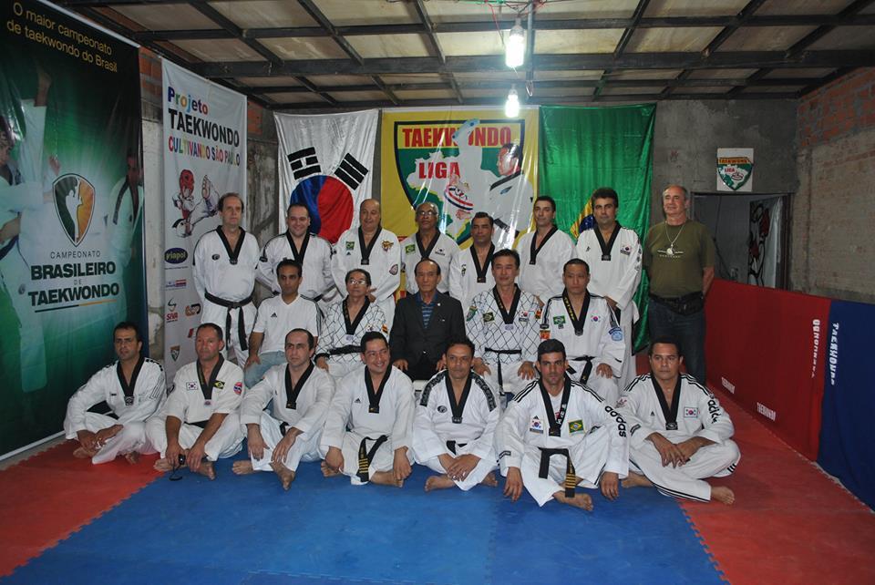 Gran Maestro Yeo Jin Kim: linaje, historia y consolidación del Taekwondo en Brasil Gran Maestro Yeo Jin Kim: linaje, historia y consolidación del Taekwondo en Brasil