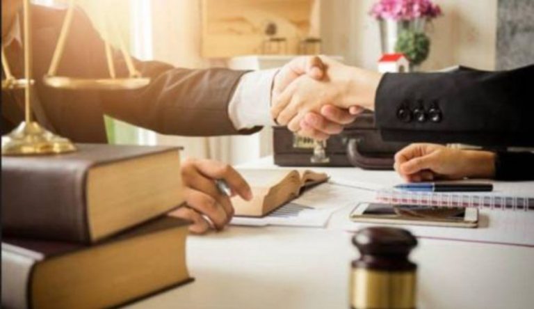 LOS ABOGADOS, NUESTRO DÍA Y NUESTRO COLEGIO.