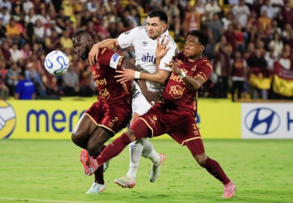 Nacional dejó muchas dudas y fue goleado por Deportes Tolima en Colombia