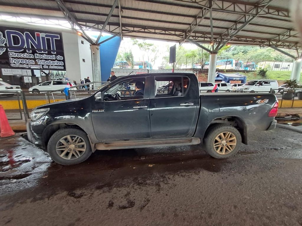 Militares recuperan camioneta rodaba del  Brasil y detienen a un adolescente “cabritero”