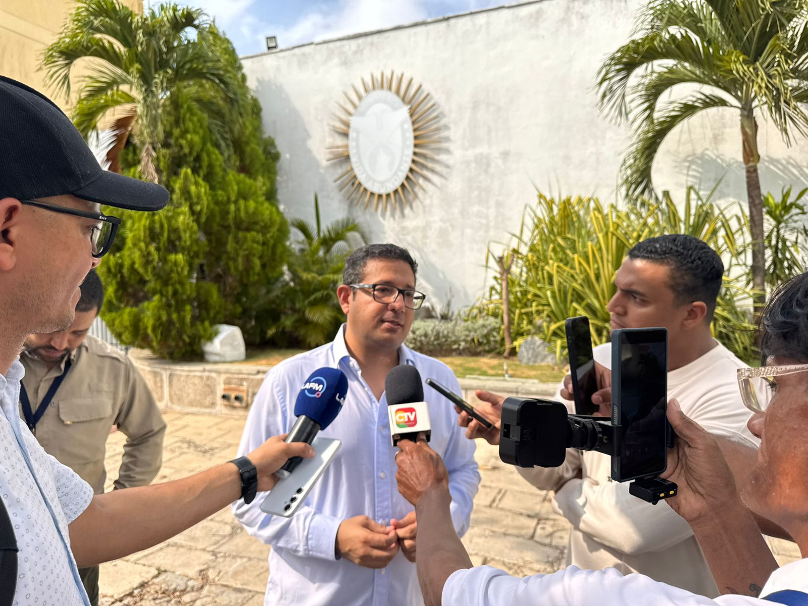Colombia | “Los bienes de la mafia, unos a la reforma agraria, otros a subasta pública” : Abraham Katime, gerente de Activos por Colombia