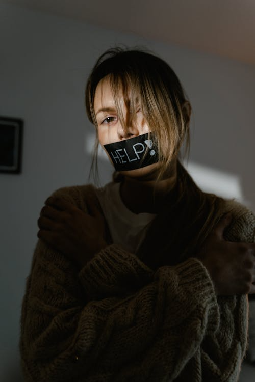 VIOLENCIA DE GÉNERO: CUANDO EL PODER Y LA DESIGUALDAD HIEREN LA DIGNIDAD HUMANA.