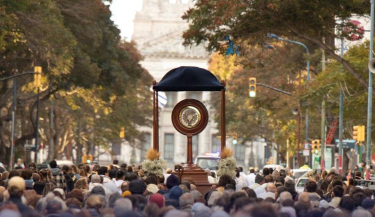 Montevideo se prepara para caminar unida en la procesión de Corpus Christi