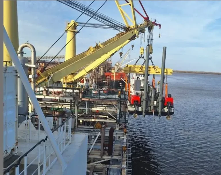Paraguay se prepara para recibir su nueva draga de US$ 24 millones tras escala logística en Nueva Palmira