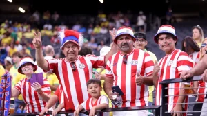 Hinchas de la Albirroja alentando a Paraguay frente a Brasil. Foto: Prensa APF - D10