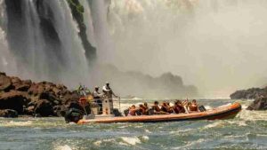 Brasil: Embarcación del Macuco Safari vuelca durante paseo en las Cataratas del Iguazú y reabre el debate sobre la seguridad turística