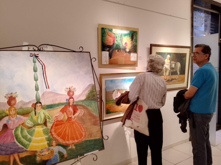 Amigos del Arte celebra 79 años con una exposición que reúne a artistas premiados en sus concursos