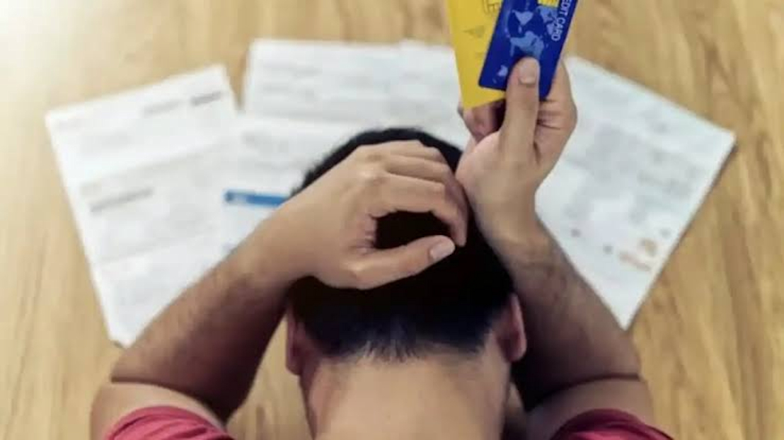 Familias endeudadas: cuando la tasa alta ordena la macro, pero asfixia la mesa familiar