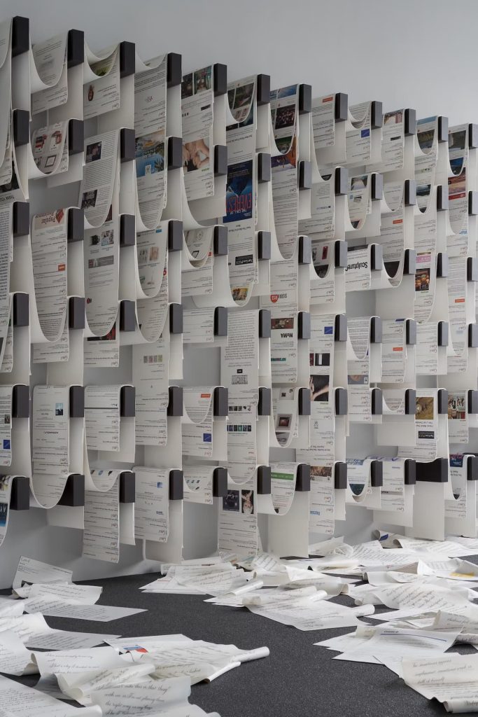 Camille Henrot despliega en ‘Paper Planes’ una poética que interpela las reglas del presente
