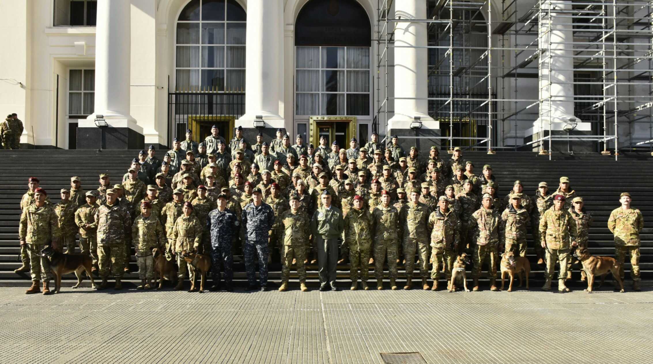Ceremonia de recepción del contingente militar argentino que brindó asistencia humanitaria en Venezuela Ceremonia de recepción del contingente militar argentino que brindó asistencia humanitaria en Venezuela