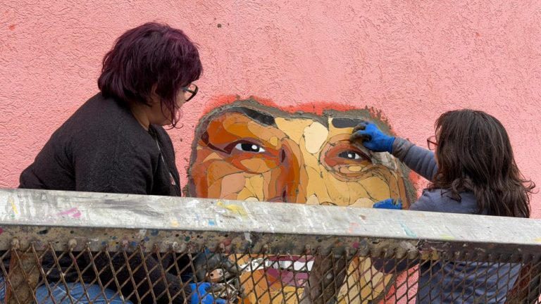 Mercedes Sosa tiene un nuevo homenaje en Avellaneda: un mural de mosaicos que celebra su legado