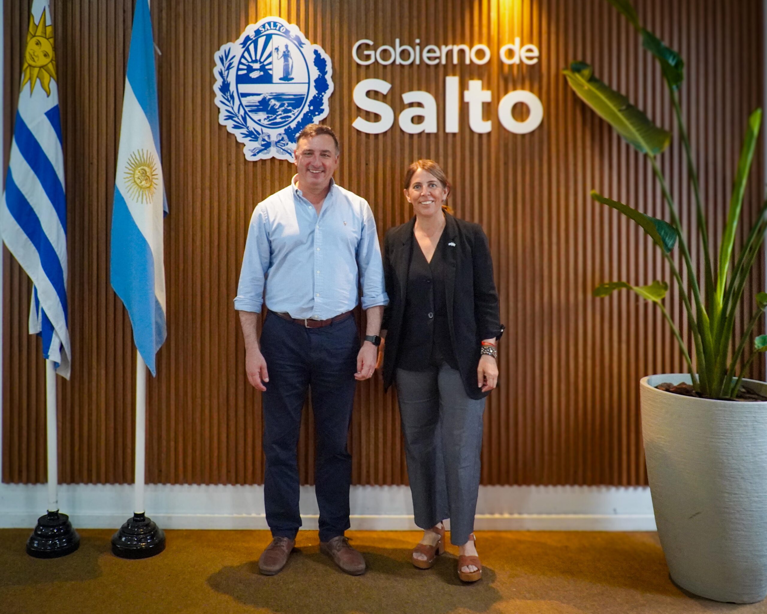 Albisu recibió a la nueva cónsul de la República Argentina en Salto Albisu recibió a la nueva cónsul de la República Argentina en Salto