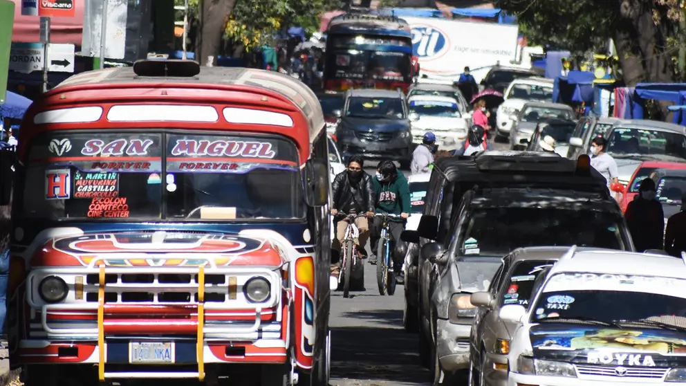 «Ampliado Nacional»: Choferes se reúnen y advierten que no trabajarán con la tarifa actual || El autotransporte boliviano se declara en emergencia y evalúa incrementos tarifarios de hasta el 60%. «Ampliado Nacional»: Choferes se reúnen y advierten que no trabajarán con la tarifa actual || El autotransporte boliviano se declara en emergencia y evalúa incrementos tarifarios de hasta el 60%.
