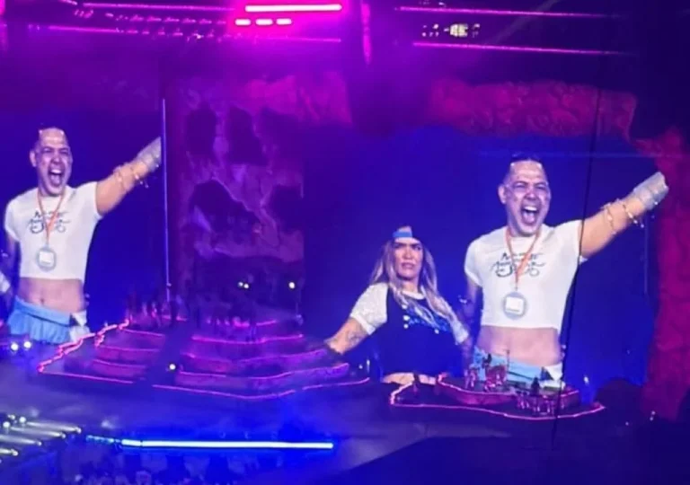 Bailarín zuliano se roba el show en concierto de Karol G