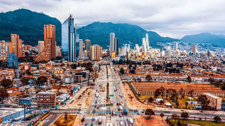 Bogotá reduce impuestos a hoteles, restaurantes y bares para impulsar el turismo