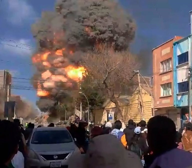 Bolivia — Bolivia: trágica doble explosión en un cuartel militar