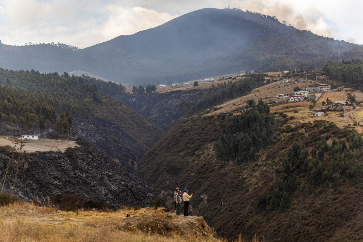 Bomberos Quito no detecta puntos calientes en el cerro Casitagua tras evaluación de 48 horas Bomberos Quito no detecta puntos calientes en el cerro Casitagua tras evaluación de 48 horas