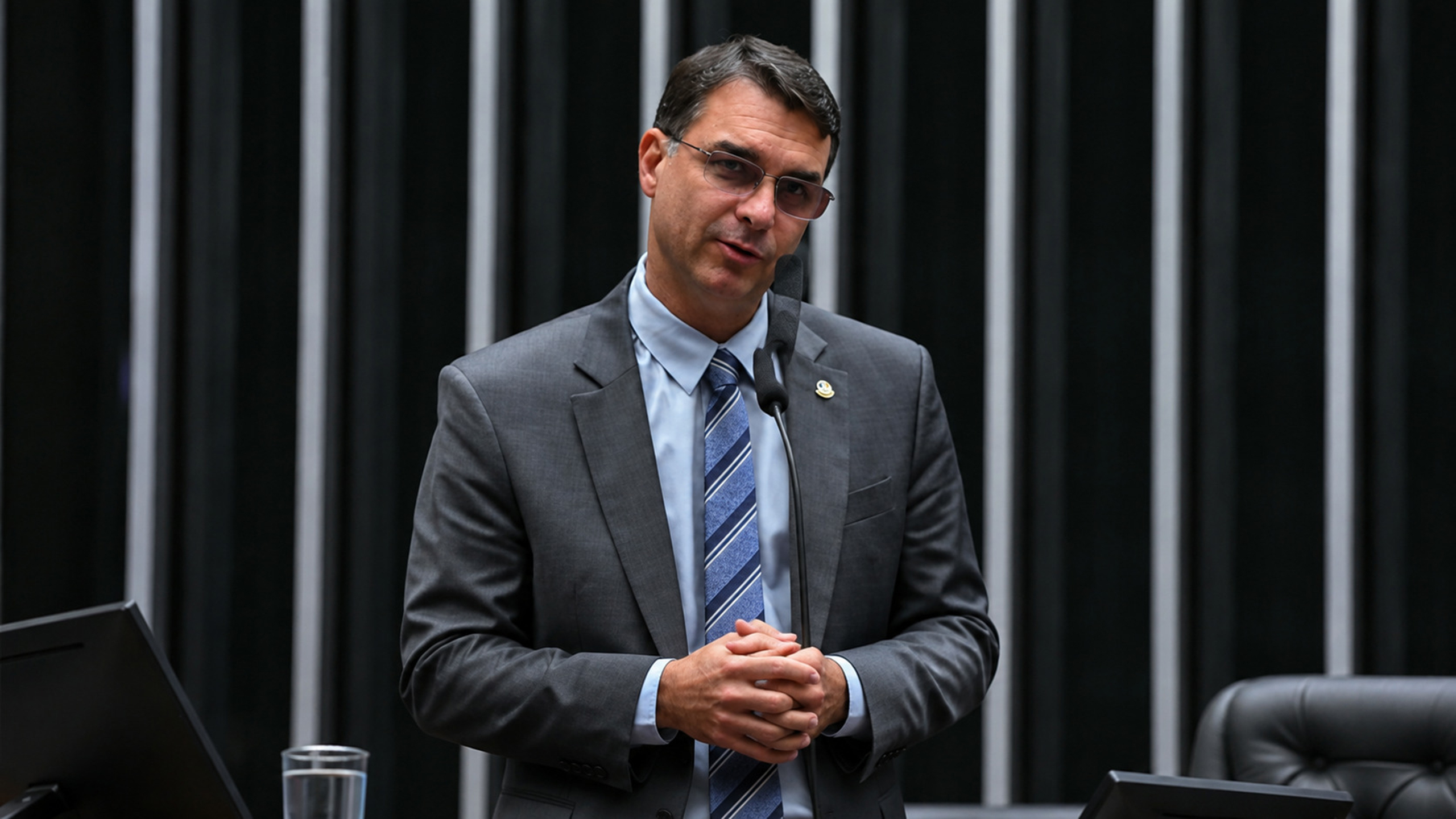 Brasil — Flávio Bolsonaro diz que terá relação “pragmática” com a China se eleito Brasil — Flávio Bolsonaro diz que terá relação “pragmática” com a China se eleito