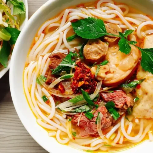 Bún Bò Huế (Bun Bo Hue): O Que é e Como Fazer