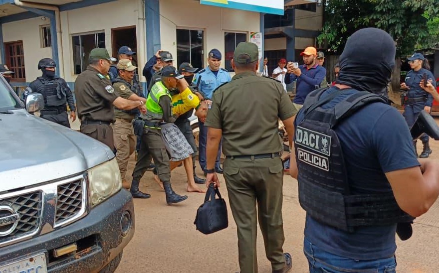 CAPTURAN EN COBIJA A SÚBDITO BRASILEÑO BUSCADO POR ASESINATO Y VARIOS DELITOS CAPTURAN EN COBIJA A SÚBDITO BRASILEÑO BUSCADO POR ASESINATO Y VARIOS DELITOS