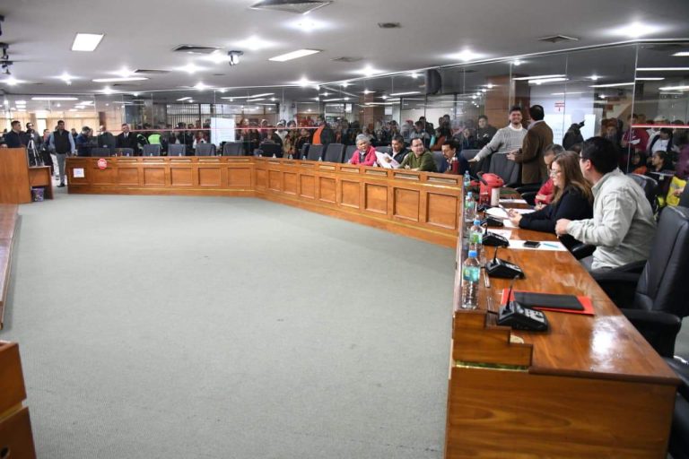 Contrato colectivo en Asunción: tensión, ausencias y beneficios millonarios a días de elecciones municipales