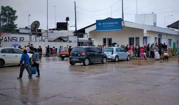 Corrupción: Aduana cobró Bs 1 millón «por debajo» para dejar entrar 41 camiones con mercadería denuncia Pacheco || Se cobraron Bs 28.000 por cada vehículo.